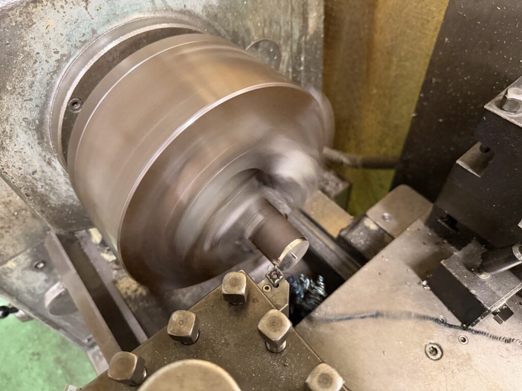 第33回：旋盤とは？──ものづくりの原点、汎用旋盤の話|有限会社榊原工機|小物部品の少量～中量生産に特化|ガレージブランド・個人ブランド”の試作開発も