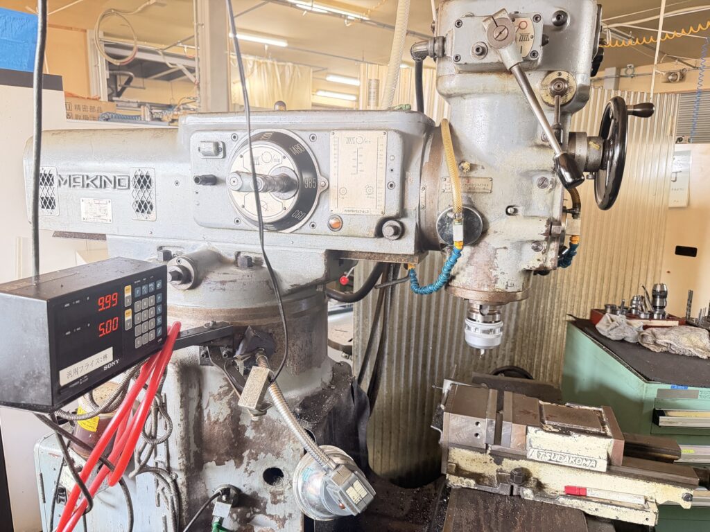第35回：汎用フライス ― 四角ものを削り出す、ものづくりの原点|有限会社榊原工機|小物部品の少量～中量生産に特化|ガレージブランド・個人ブランド”の試作開発も